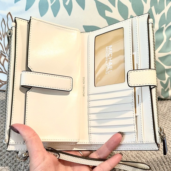 Michael Kors white leather wallet - Picture 12 of 16
